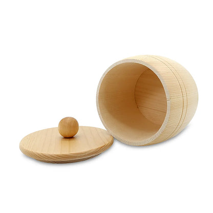 Wooden barrel with lid