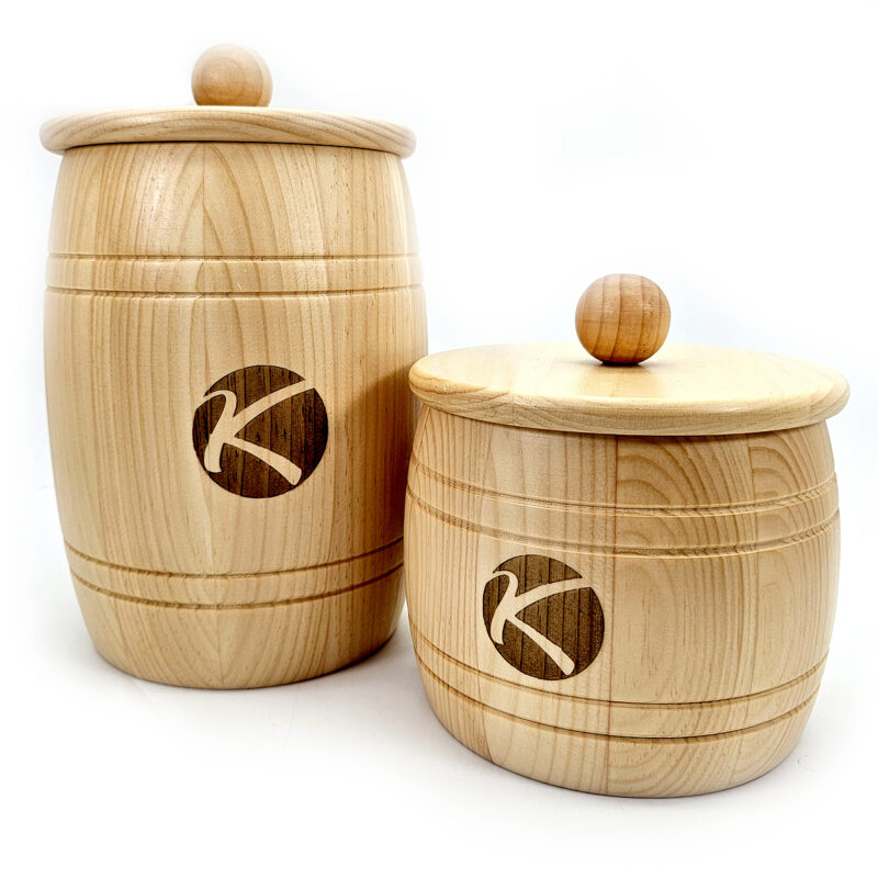 Holzfass mit Deckel
